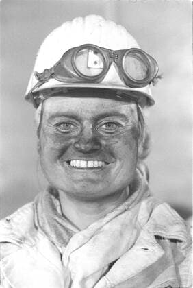 Hannelore KOHL. Porträt, mit Bergmannshelm und russverschmiertem Gesicht !AUFNAHMEDATUM GESCHÄTZT!