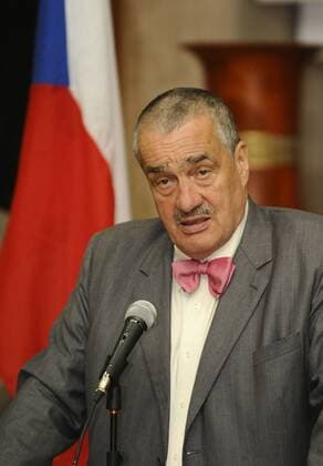 (110630) -- BENGHAZI, June 30, 2011 (Xinhua) -- Czech Foreign Minister Karel Schwarzenberg addresses a news conference in Benghazi, Libya, on June 29, 2011. The Czech Republic recognized the Libyan opposition National Transitional Council (NTC) on Wednesday and delivered humanitarian aid to Libyan hospitals. (Xinhua Dai Xuming) (yt) LIBYA-BENGHAZI-CZECH-DIPLOMACY 