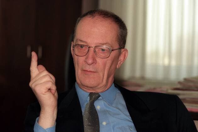 Dieter Irsfeld (Leitender Staatsanwalt in der CDU-Spendenaffäre) während eines Interviews in Bonn