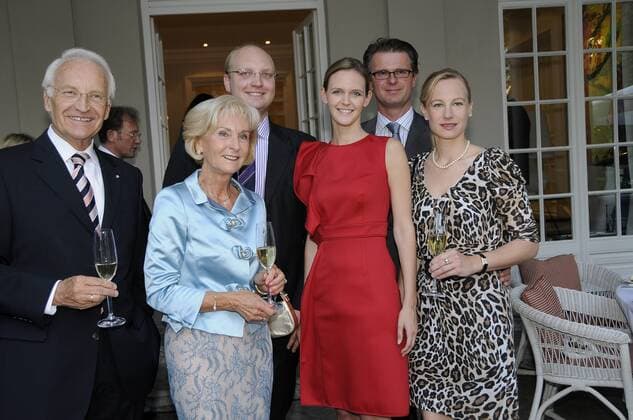 München 16.07.11 Argenta Jahresempfang Villa Krantz, L-R: Edmund und Karin Stoiber, Dominic und Melanie Stoiber, Jürgen und Constanze Hausmann