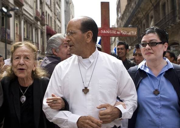 (110802) -- MEXICO CITY, Aug. 2, 2011 (Xinhua) -- The priest Alejandro Solalinde (C) and activist Rosario Ibarra de Piedra (L) attend the Step by Step to Peace caravan in the Historic Center of Mexico City, capital of Mexico, on Aug. 1, 2011. (Xinhua Sandra Perdomo)(wn) MEXICO-MEXICO CITY-US-MIGRANTS-CARAVAN 