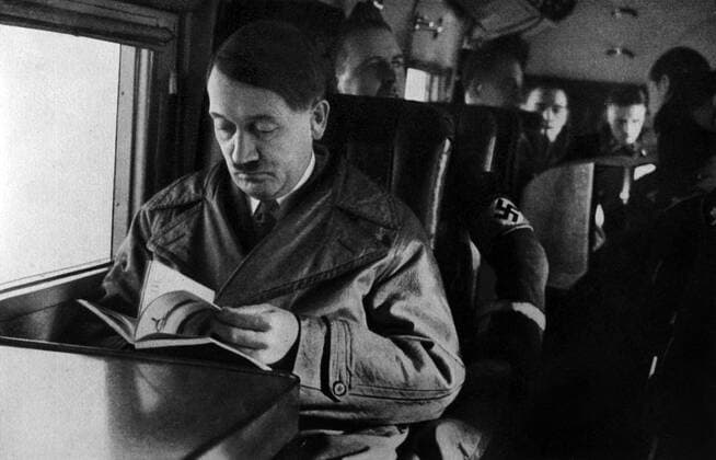 IMAGO History, Zweiter Weltkrieg: 1939 - 1945 Deutschland, Nürnberg,1935 Foto: Adolf Hitler benutzte oft das Flugzeug auf seinen Reisen Germany, Nürnberg,1935