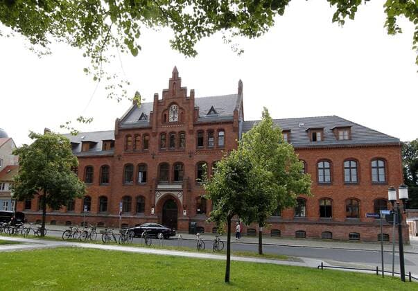 Landesverfassungsgericht MVP verkündet KGR-Urteil , Im Landesverfassungsgericht Mecklenburg-Vorpommerns in Greifswald wir das Urteil zur Kreisgebietreform verkündet. Das Landesverfassungsgericht wies die Klagen das Gesetz zur umstrittenen Kreisgebietsreform für das Bundesland Mecklenburg-Vorpommern aus Juli 2010 zurück. -
