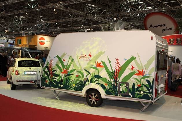Fiat 500 als Zugfahrzeug für den Wohnwagen Bürstner Premio Paradise. Caravan Salon (27.08. - 04.09.2011, Messe Düsseldorf , Düsseldorf (D)
