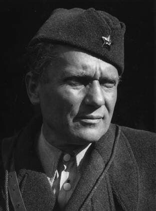 WW2: Marshal Tito, Commander-in-Chief at Mliniste. August 1942. Yugoslavia Tito, Josip Broz, Marshal (orig. Josip Broz) Croatian Yugoslavian dictator, general, and Communist politician; 1st secretary-general of Yugoslavian Communist Party 1936-1980; prime minister of Yugoslavia 1945-1953; president of Yugoslavia 1953-1980; leader in Non-Aligned Movement _1892-1980 !AUFNAHMEDATUM GESCHÄTZT! Mono Print UnitedArchives0782386