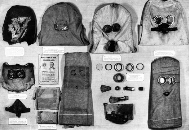 The development of the Service Gas Mask during the War of 1914-18. The component parts and process of manufacture of the Small Box Respirator. Mono Print !AUFNAHMEDATUM GESCHÄTZT! UnitedArchives0771197