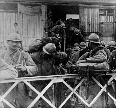 WW1: Troops halted on their way to Verdun. !AUFNAHMEDATUM GESCHÄTZT! Mono Print UnitedArchives0775077