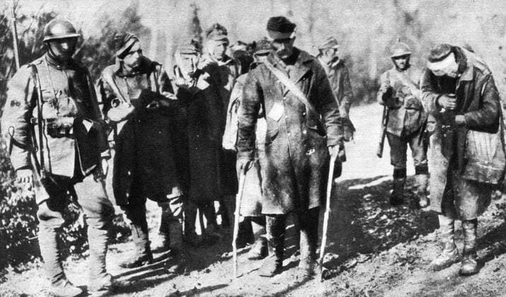 First World War Tags : Austrian prisoners captured at the Isonzo front Mono Book Illustration UnitedArchives1170187
