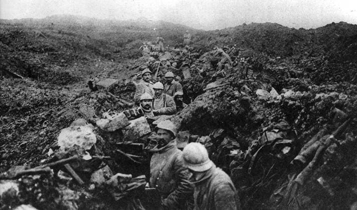 German trench converted into French trench after recapture of Fort Douaumont (Verdun) A trench, once German, now French !AUFNAHMEDATUM GESCHÄTZT! Mono Print UnitedArchives0656596
