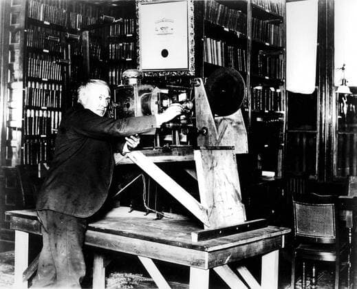 Edison with motion picture machine (not his own make) in West Orange Library 1897 Edison, Thomas Alva (the Wizard of Menlo Park) US inventor; opened research laboratory in Menlo Park, New Jersey 1876 (moved to West Orange, New Jersey 1887); invented phonograph (1st demonstrated 1877); invented incandescent electric light 1879; invented kinetograph camera and kinetoscope motion-picture viewer (patented 1891) _1847-1931 Mono Print UnitedArchives0873588