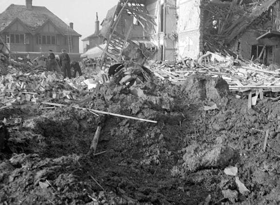 Bomb damage in Sidney Road , Frier Barnet , London in 1940 ©TopFoto Mono Negative !AUFNAHMEDATUM GESCHÄTZT! UnitedArchives1199463