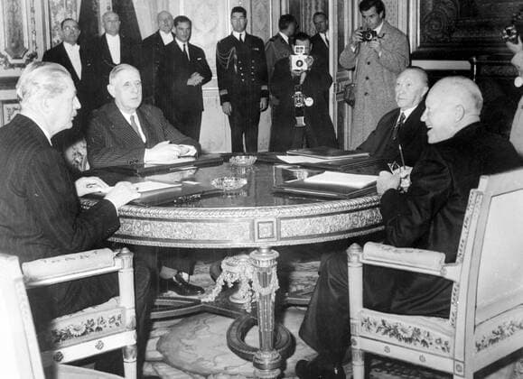Paris France : Western leaders meet at the Elysees Palace in Paris today for the First Conference table are Left to Right , British Premier , Mr Harold Macmillan ;French President , Charles De Gaulle ; West German Chancellor , Doctor Konrad Adenauer , and President Eisenhower of the United States . 19 December 1959 Mono Negative !AUFNAHMEDATUM GESCHÄTZT! UnitedArchives1221161