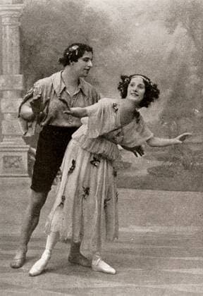 Russian ballerina , Anna Pavlova , with Mikhail Mordkin , one of her most renowned partners . 1920s mono book illustration !AUFNAHMEDATUM GESCHÄTZT! UnitedArchives1242935