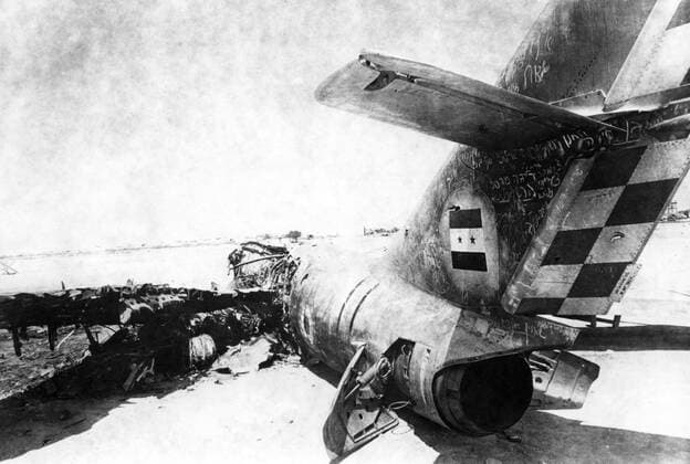 Six - Day War , 1967 Egyptian MiG wrecked by Israeli air strike Mono Print !AUFNAHMEDATUM GESCHÄTZT! UnitedArchives1246629