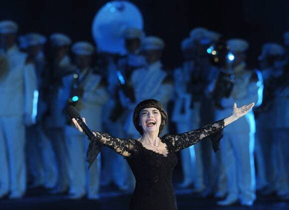 ITAR-TASS: MOSCOW, RUSSIA. AUGUST 31, 2011. French singer Mireille Mathieu performs during dress rehearsal of Spasskaya Tower international military music festival.  Highlight 20090941