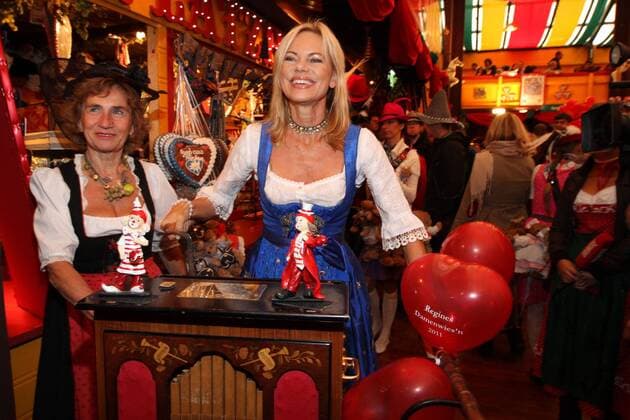 Nina Ruge bei der Sixt Damenwiesn im Hippodrom auf dem Oktoberfest am 19.09.2011 in München Oktoberfest 2011- Sixt Damenwiesn im Hippodrom 