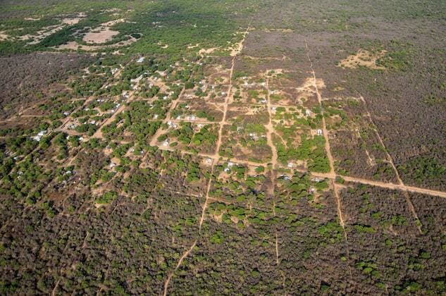 IMAGO Nature: Unsere Erde, Naturschutz, Indigene Völker Luftaufnahme der Indigenen-Gemeinde Carbonzito, Gran Chaco, Provinz Salta, Argentinien, Südamerika iblflk02012705