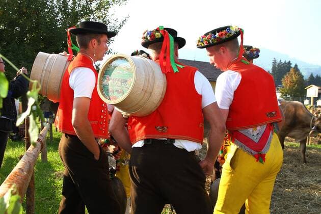 27.09.2011 Viehschau Stein, Appenzell AR. Bild zeigt Sennen in Appenzeller Tracht beim Zeuerlen (Jodeln ) 