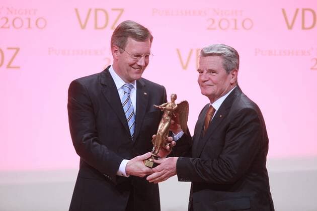 Publishers Night 2010 am Donnerstag (18.11.2010) in Berlin : Preisträger Joachim Gauck und Laudator Christian Wulff .