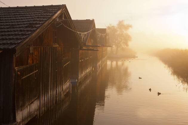 Nebel am Staffelsee mit der Insel Wörth bei Seehausen, Murnau, Oberbayern, Bayern, Deutschland, Europa, ÖffentlicherGrund ibxmox02037225
