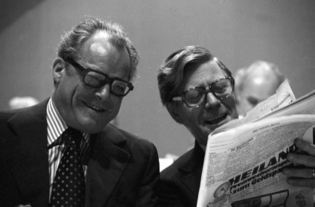 Willy Brandt (li., BRD SPD-Bundesvorsitzender) und Bundeskanzler Helmut Schmidt (BRD SPD) - SPD-Bundesparteitag in Dortmund
