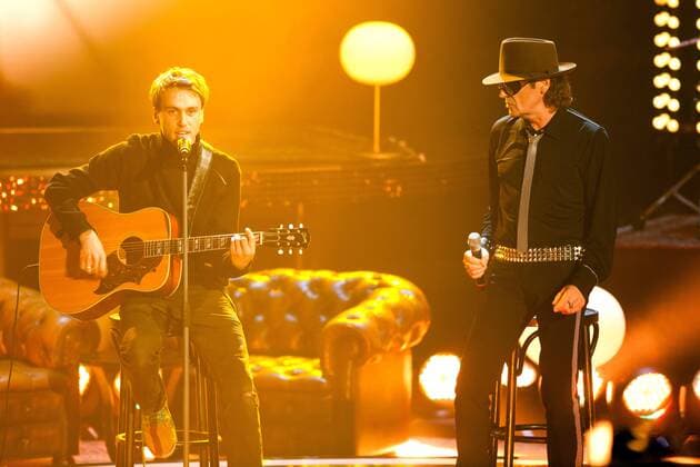 ZDF - Wetten, dass...? Sänger Clueso ( bürgl. Thomas Hübner ) links im Duett mit Udo Lindenberg ( beide GER ). Sänger Clueso ( bürgl. Thomas Hübner ) links im Duett mit Udo Lindenberg ( beide GER ) während der ZDF - Sendung Wetten , dass...? am 05.11.2011 live aus Leipzig.