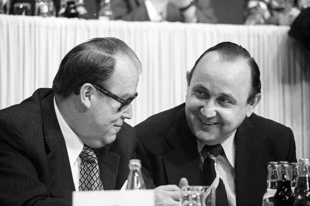 Josef Ertl (li.), Hans Dietrich Genscher (re.) - 25. Bundesparteitag der FDP in Hamburg