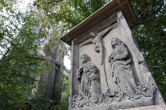 Jena - Historischer Johannisfriedhof , Tag des offenen Denkmals im Bild: Der älteste Grabstein auf dem Historischer Johannisfriedhof von 1484