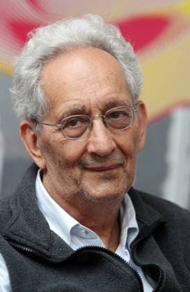 Jena , 061011 , Universität Jena ehrt Künstler Frank Stella mit einer Ausstellung im alten Straßenbahndepot , Ausstellungsaufbau , Pressekonferenz Im Bild: New Yorker Künstler Frank Stella