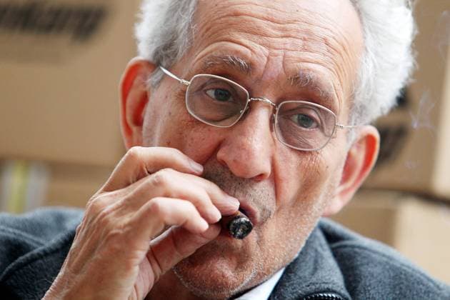 Jena , 061011 , Universität Jena ehrt Künstler Frank Stella mit einer Ausstellung im alten Straßenbahndepot , Ausstellungsaufbau , Pressekonferenz Im Bild: New Yorker Künstler Frank Stella