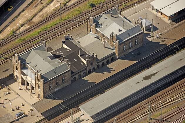 Luftbild, Der Mindener Bahnhof, historischer Bahnhof, Weser, Kreisstadt des ostwestfaelischen Kreises Minden-Luebbecke im Regierungsbezirk Detmold, Minden, Ostwestfalen-Lippe, Ostwestfalen, Nordrhein-Westfalen, Germany, Europa !ACHTUNGxMINDESTHONORARx60xEURO!