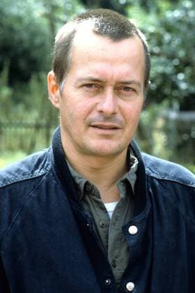 Klaus Emmerich (Regisseur) 09 88 rag Klaus Emmerich im September 1988 Deutschland deutsch Deutscher Mann Film Fernsehen Theater Regie german director kurzhaarig leger Hemd Blouson hoch Portrait draußen lächelnd neutral
