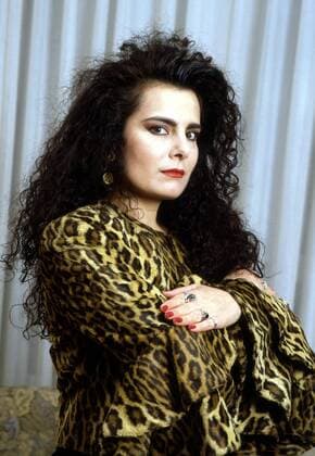 Marianne Rosenberg 12 89 vZ Frau Musik Gesang Pop Schlager dunkelhaarig langhaarig Locken neutral hoch halb Arme Jacke SERIÖS
