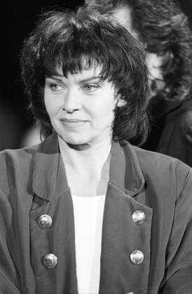 Inga Rumpf (Sängerin) 08 90 dar Inga Rumpf im August 1990 in der NDR-Talkshow Deutschland Deutsche deutsch Frau Gesang Musik Komponistin Band Frumpy hoch halb Porträt sitzend neutral Blazer seriös Gespräch Interview TV Fernsehen Talk Innenaufnahme innen german composer singer sw