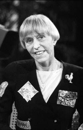 Beate Uhse (Unternehmerin) 10 89 ru Beate Uhse im Oktober 1989 in live , ZDF Deutschland deutsch Deutsche Frau Managerin Management Pilotin Sexshops Sexversand Versandhaus Versandunternehmen Erotik Sex german female manager hoch Portrait lächelnd sw
