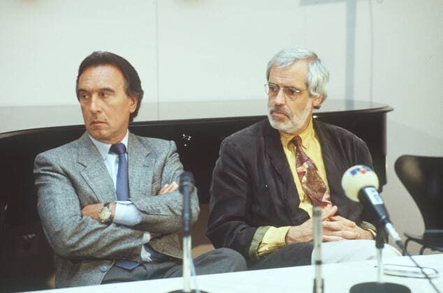 Claudio Abado (li.) mit Ulrich Roloff-Momin 08 91 pop Mann Musik Klassik dunkelhaarig seriös quer halb sitzend neutral