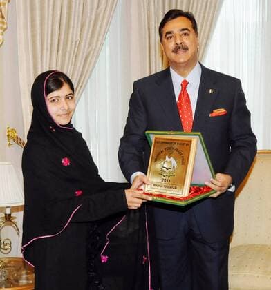 Berühmte Feministinnen, Malala Yousafzai ISLAMABAD PAKISTAN . Malala Yousafzai erhält den Jugendpreis von Premierminister Syed Yusuf Raza Gilani 
