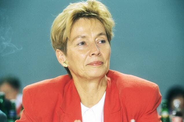 Christine Bergmann 06 93 pp Frau Politik SPD blond kurzhaarig seriös Blazer rot seriös quer Portrait lächelnd