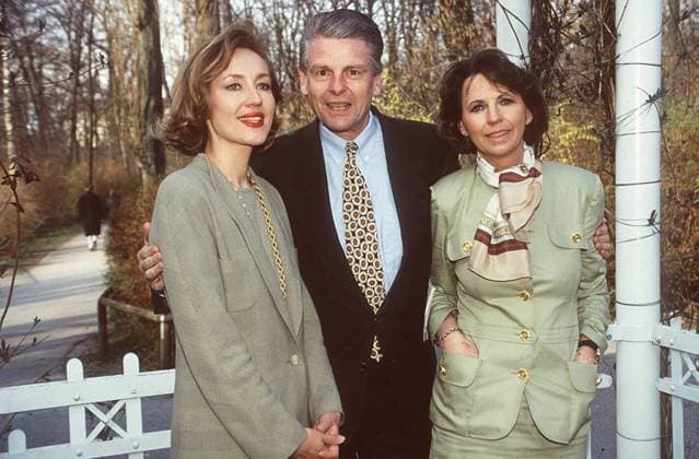 ML - Mona Lisa , ZDF v.li.:Petra Gerster, Klaus Bresser und Maria von Welser 03 94 kück ML-Mona Lisa ML Mona Lisa quer halb stehend draußen seriös lächelnd Fernsehen TV Sendung