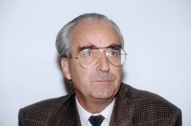 Günther von Lojewski 09 93 pp Mann Fernsehen TV Journalismus Halbglatze Intendanz Brille seriös grauhaarig quer Portrait neutral