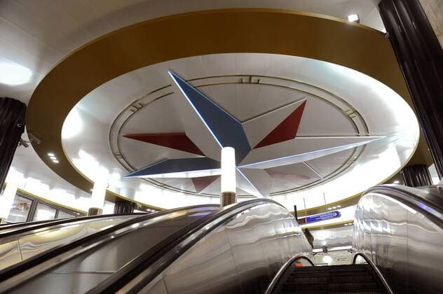 ITAR-TASS: ST PETERSBURG, RUSSIA. DECEMBER 28, 2011. Escalators at Admiralteyskaya metro station of the Nevsko-Vasileostrovskaya Line.  RE0F56ED