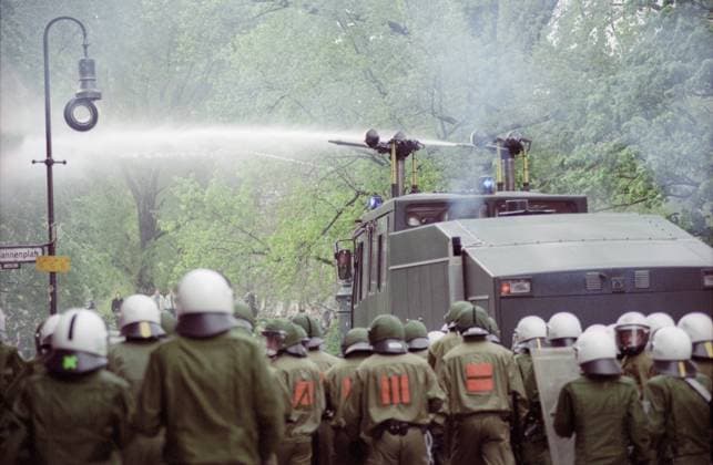 Polizeieinsatz bei Auseinandersetzungen am 1. Mai in Berlin-Kreuzberg