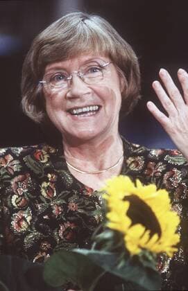 Prof. Dr. Jutta Limbach 09 94 mat Frau Justiz Gericht Präsident Verfassungsgericht dunkelhaarig Brille seriös hoch Portrait gestikulierend Blume Sonnenblume lachend