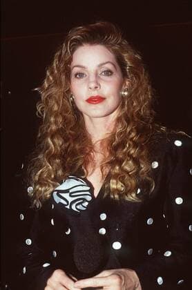 Priscilla Presley 09 91 bm Frau Fernsehen Film Schauspiel Parfüm langhaarig blond Locken hoch halb stehend Kleid schwarz festlich ernst festlich