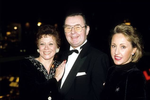 v.li.: Lotti Krekel, Ernst Hilbich, Hildegard Krekel 11 94 her TV Schauspiel quer halb stehend lächelnd festlich