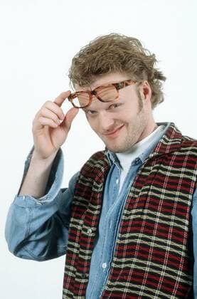 Stefan Raab 03 95 bü Mann TV Moderation Musik VIVA hoch halb leger Brille Hand blond Weste kariert Jeanshemd