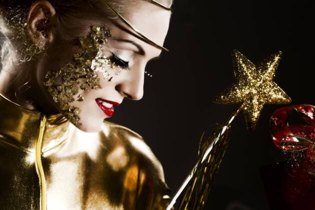  Frau als Christkind ibxyan02126285