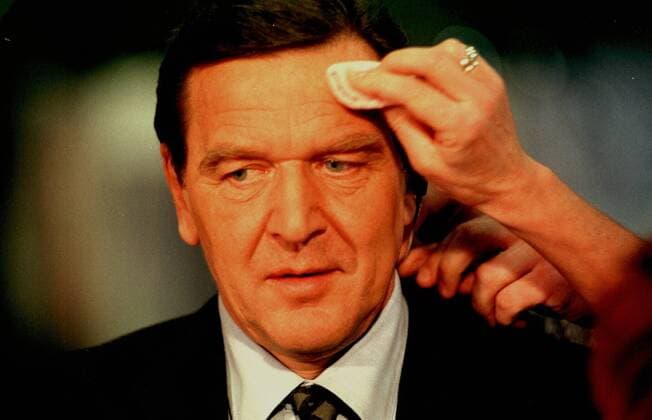 - Gerhard Schröder - Farbnegativ 12 97 thg SPD Politik Parteitag Mann seriös Hemd Jackett Krawatte dunkelhaarig stehend Portrait quer Maske neutral