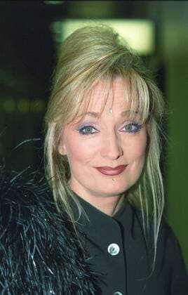 Veronika Fischer Farbnegativ 06 97 her Frau Musik Gesang Schlager blond langhaarig Hochsteckfrisur leger Bluse Jacke schwarz stehend Portrait hoch neutral