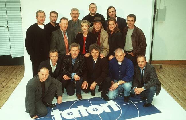 Tatort :400 (ARD) - Kommissare - 09 98 her ganz quer o.v.l.:Harald Krassnitzer Heikko Deutschmann Peter Sodann Karl-Heinz von Hassel Sabine Postel Dietmar Bär D.-W. Steck G. Rapsch A. Hoppe E.C. Siegrist u.v.l.: B. M. Lade K.J. Behrendt M.Nemec U. Wachtveitl L.I. Kish R. Wandel
